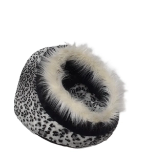 Kukaň biely leopard.